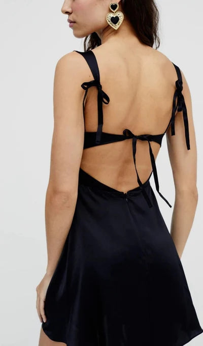 Vestido de fiesta sin mangas con cordones